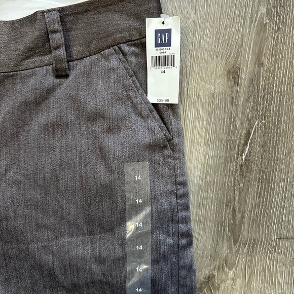 New GAP Gray Bermuda Shorts Modern Slim Fit - Picture 3 of 4